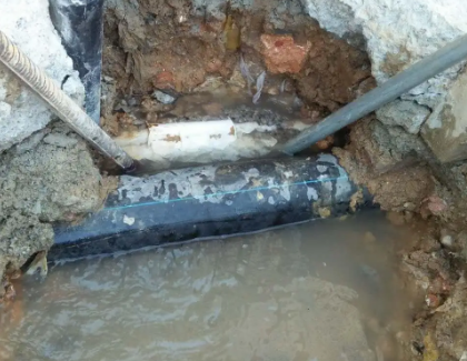 富拉尔基测漏水之水管漏水